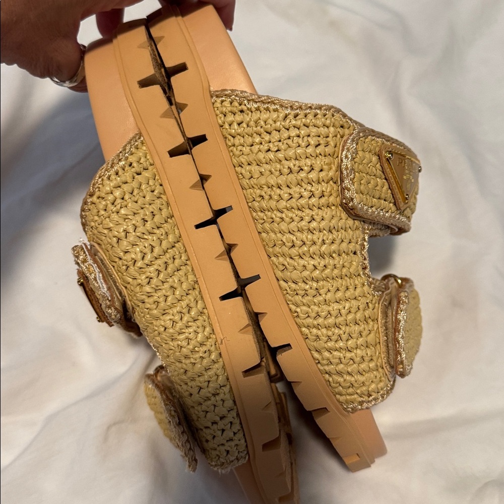 Prada Tan braided raffia Slide Sandals 7 - Picture 7 of 17